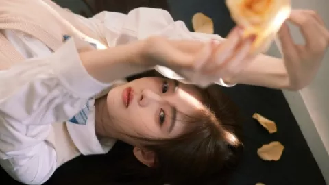 肖战大湾区晚会同桌